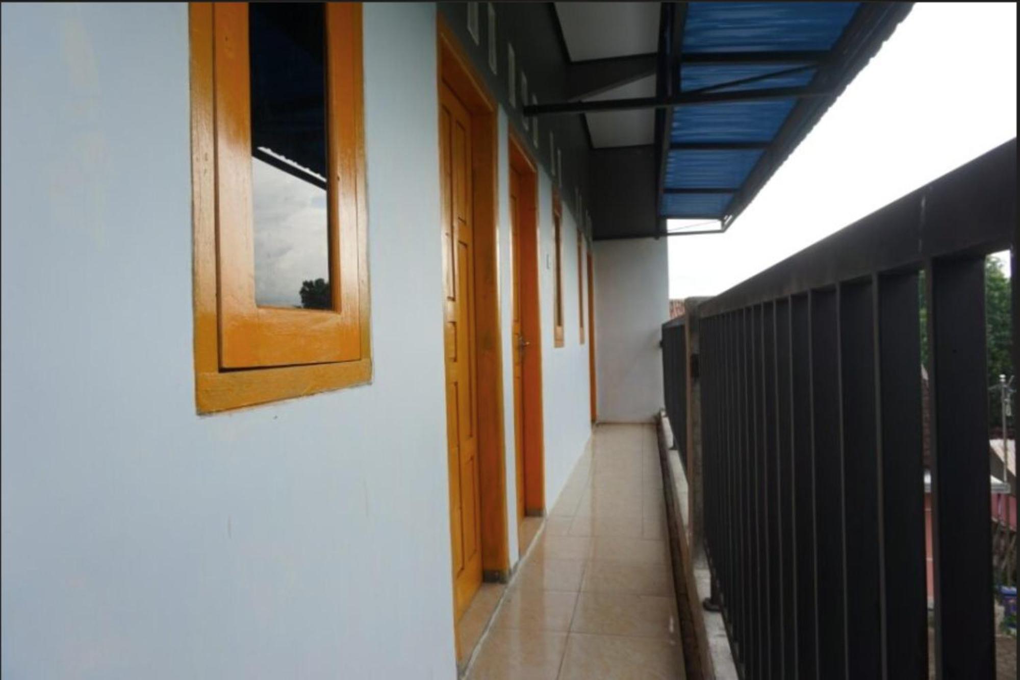 Spot On 93611 Kost Pak Suyatno Syariah 2 Ξενοδοχείο Ponorogo Εξωτερικό φωτογραφία